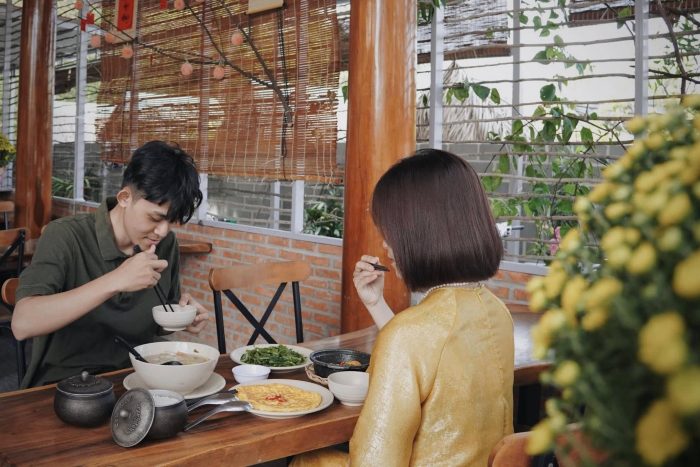 Top 3 Quán Ăn LaGi Bình Thuận Đông Khách, Đáng Thử Khi Đến Du Lịch! Không gian dùng bữa bên trong nhà hàng