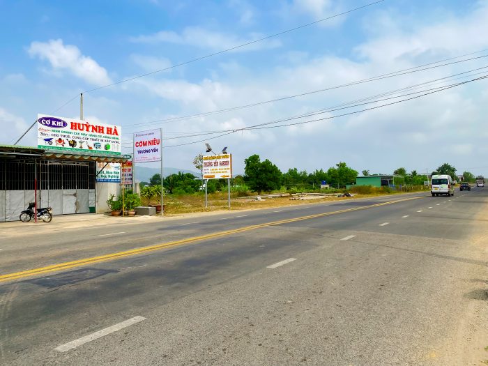 Top 3 Quán Ăn LaGi Bình Thuận Đông Khách, Đáng Thử Khi Đến Du Lịch! Nhà hàng Cơm niêu Trương Yến năm trên QL55. khi di chuyển từ Tp.Hồ Chí Minh ra LaGi